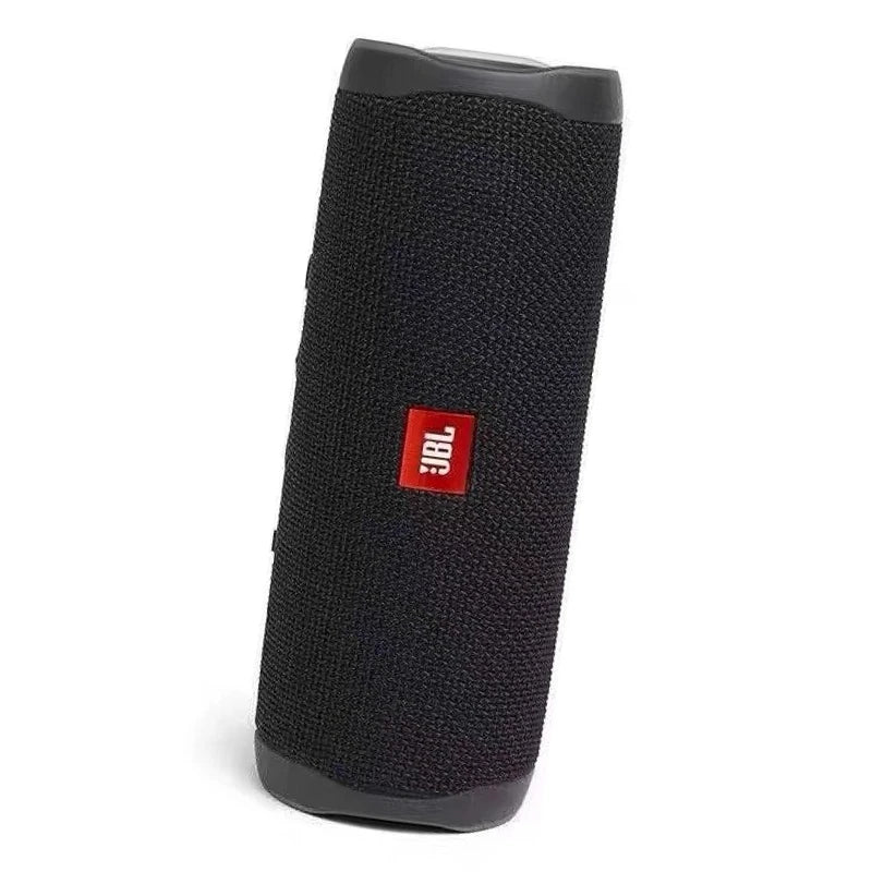 Enceinte Bluetooth portable JBL Flip 5, étanche IPX7, avec mini caisson de basses et basses profondes, idéale pour le camping et le sport en extérieur.